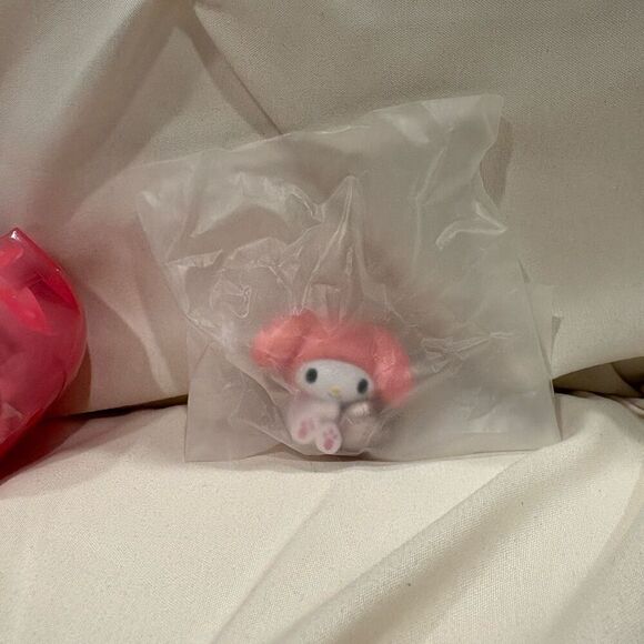 Tokyo Japan Official Gashapon Sanrio My Melody Collectible Figure Capsule NEW - Picture 4 of 4